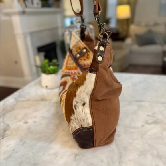 Myra | Western Tote - Picture 6 of 7